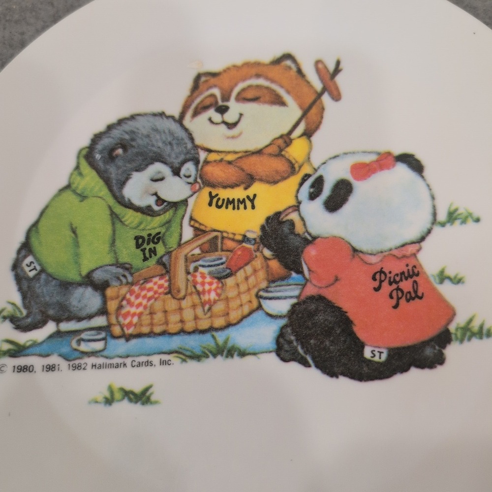 Vintage 1982 Hallmark Cards Melamine Picnic Plate Panda Raccoon Badger Made USA - Picture 3 of 5